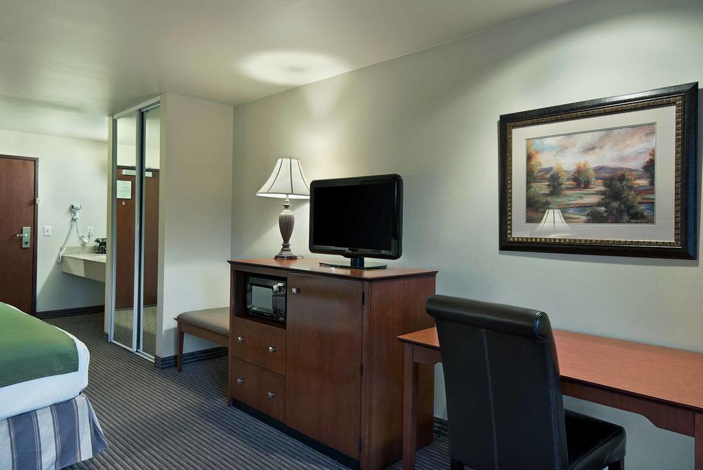 Oxford Suites Yakima Extérieur photo