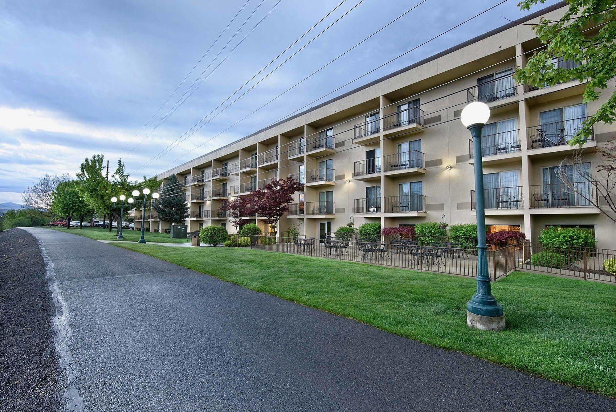 Oxford Suites Yakima Extérieur photo