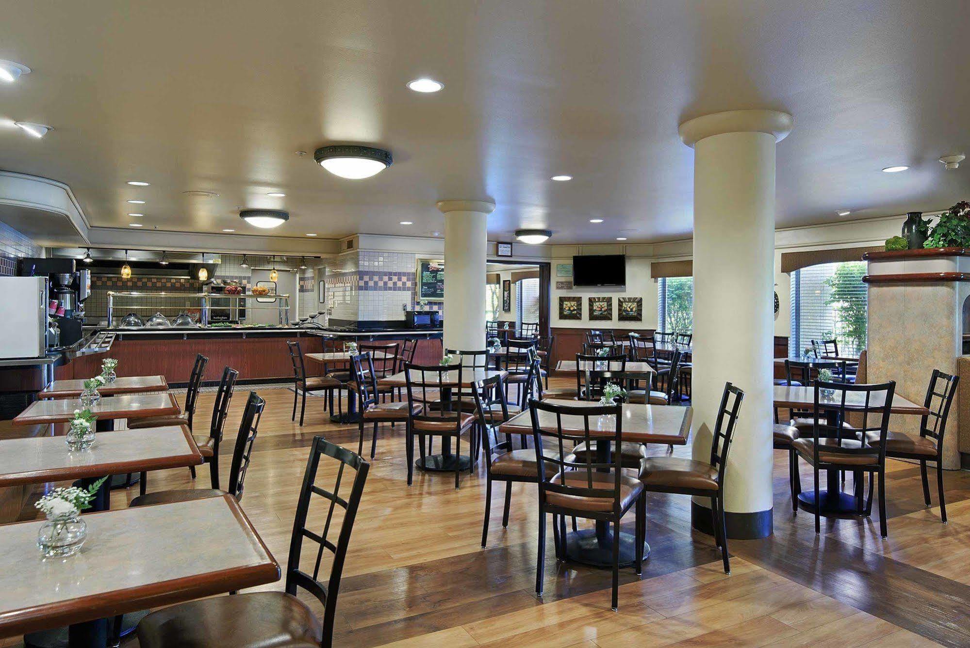 Oxford Suites Yakima Extérieur photo