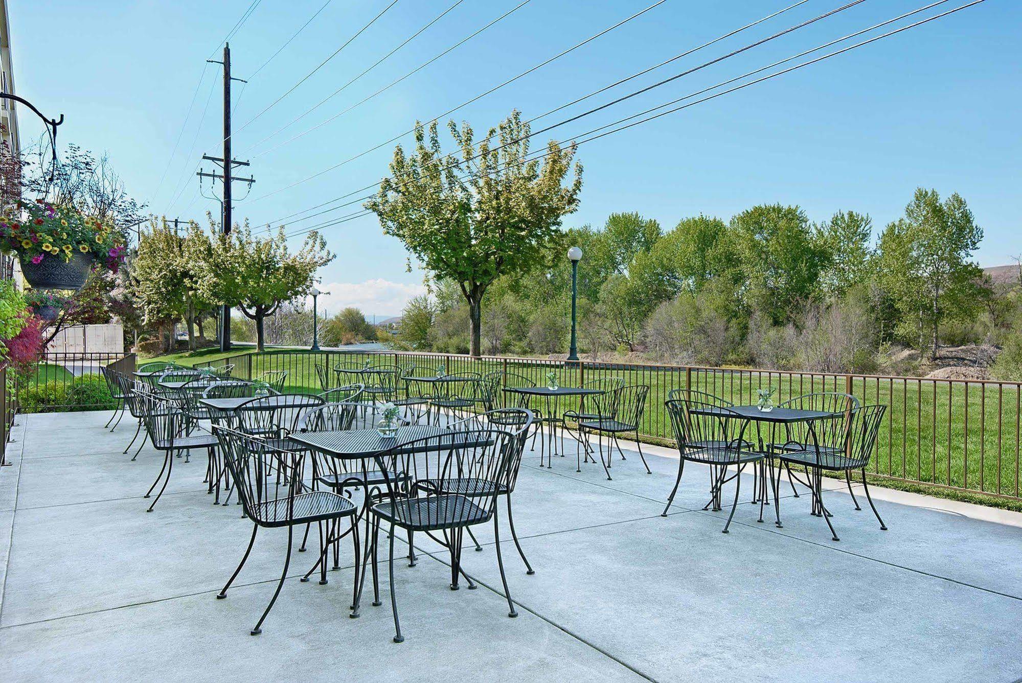 Oxford Suites Yakima Extérieur photo